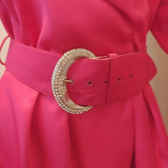 Show-Stopping and Satiny Smooth! - Picture 4 of 15